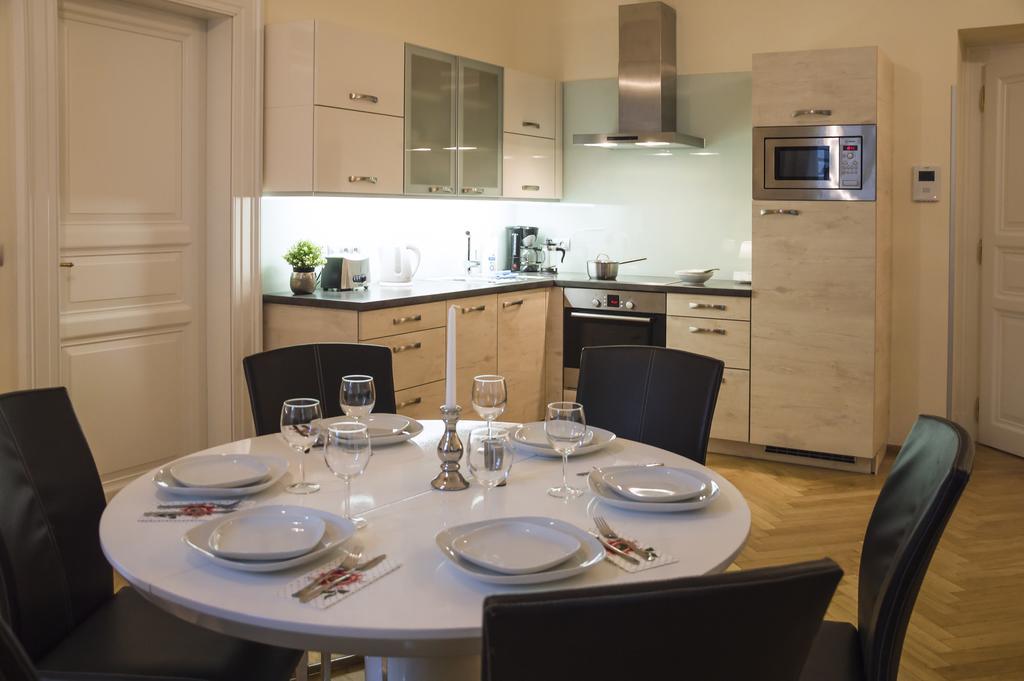 Modern Apartment Vsehrdova Прага Экстерьер фото