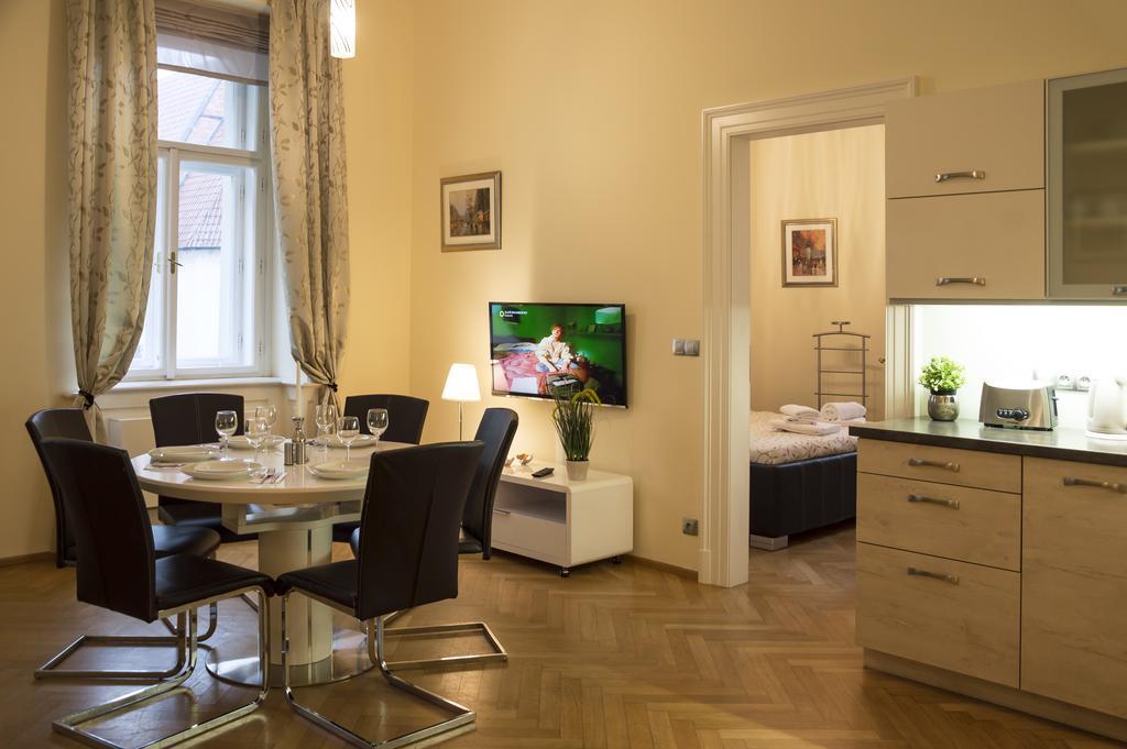 Modern Apartment Vsehrdova Прага Экстерьер фото