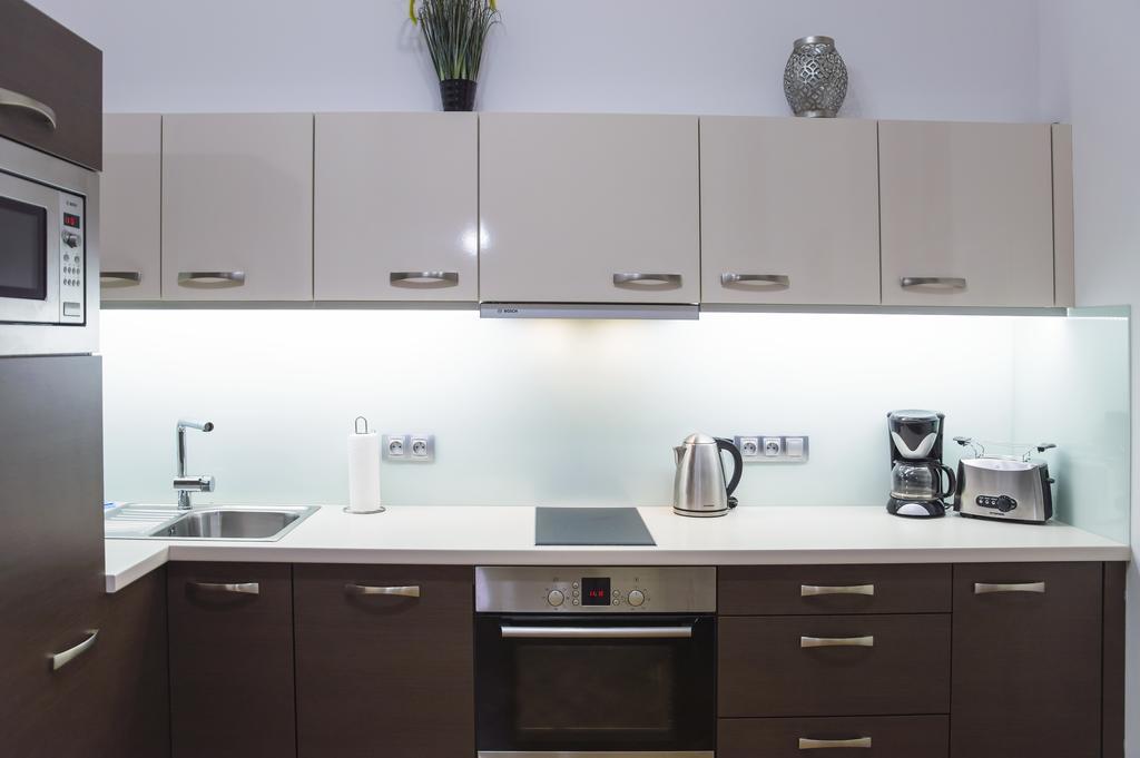 Modern Apartment Vsehrdova Прага Экстерьер фото