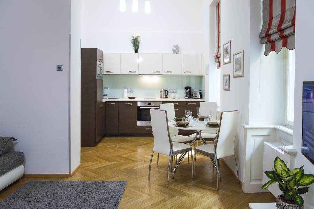 Modern Apartment Vsehrdova Прага Экстерьер фото
